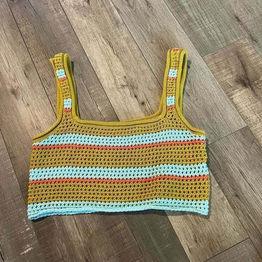 Urban Outfitters
Isla Knit Crop Top size s